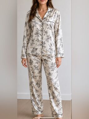 Luvlette Women’s Satin Pajama Set S Ivory Black Floral Button Front NWOT